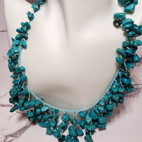Turquoise colored chip bib Necklace - Picture 2 of 7
